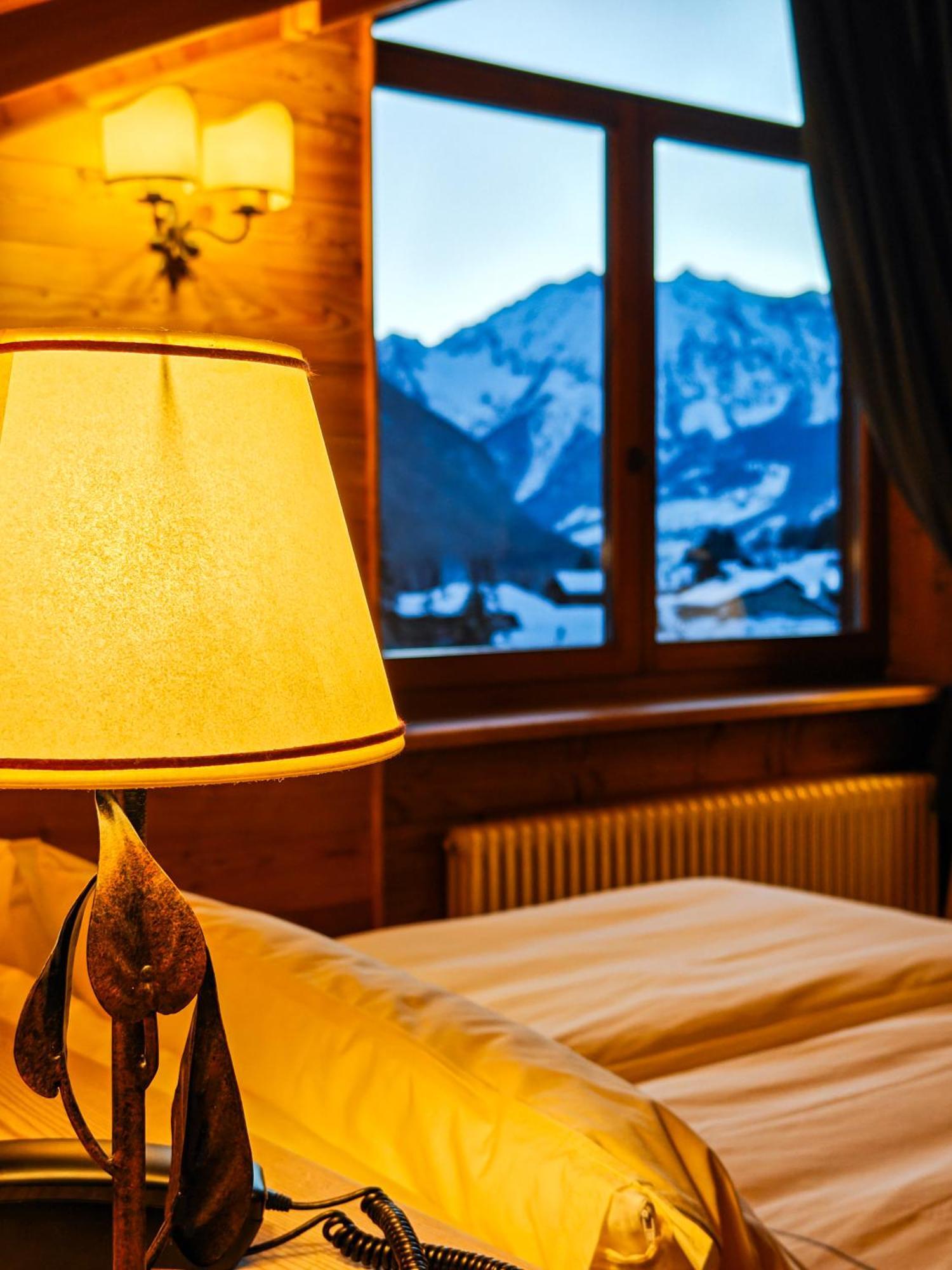 Hotel Breithorn Champoluc Exterior photo