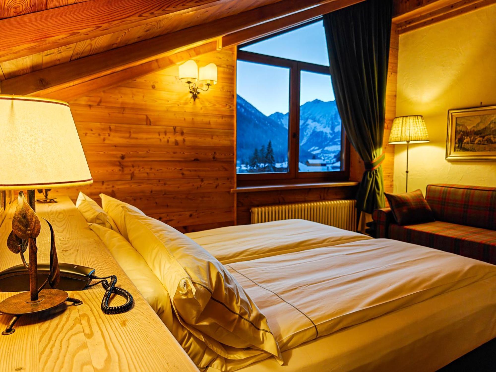 Hotel Breithorn Champoluc Exterior photo